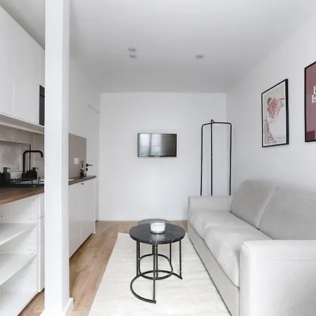Cia - Lovely East Apartment